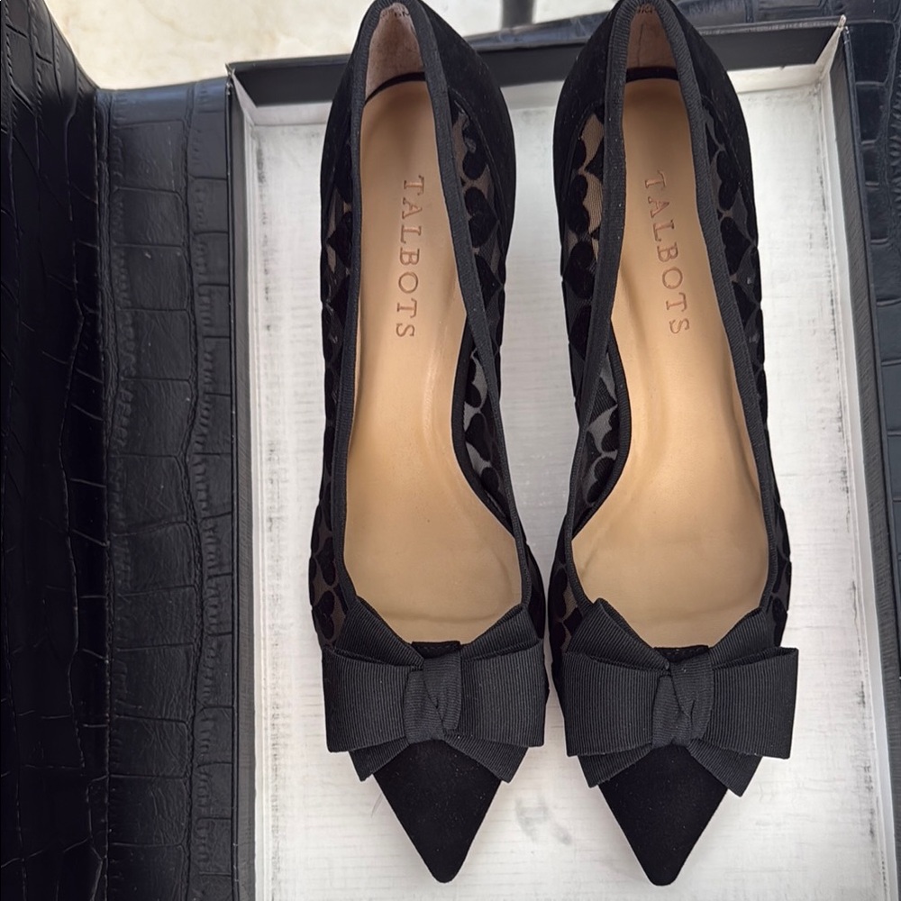 Talbots Black Bow Detail Women's Shoes with hearts.